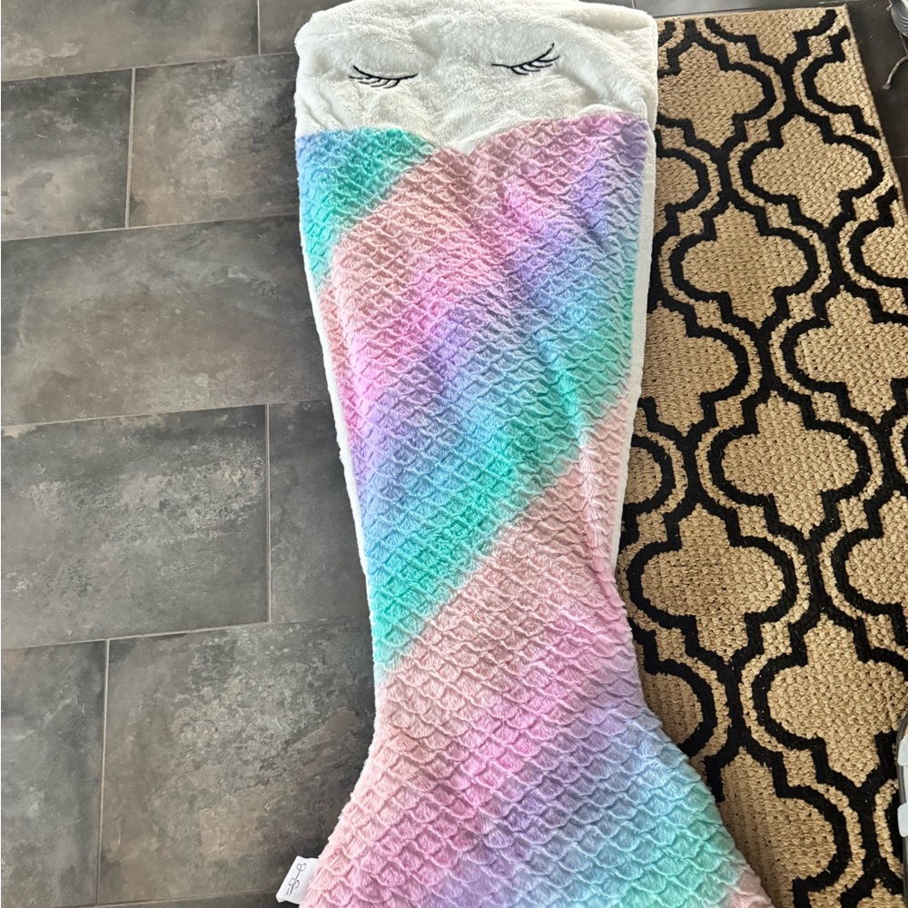 Colorful Mermaid Tail Blanket